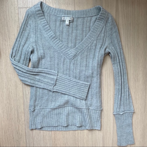 Aeropostale Grey Long Sleeve Knit Vneck Sweater - Picture 4 of 4